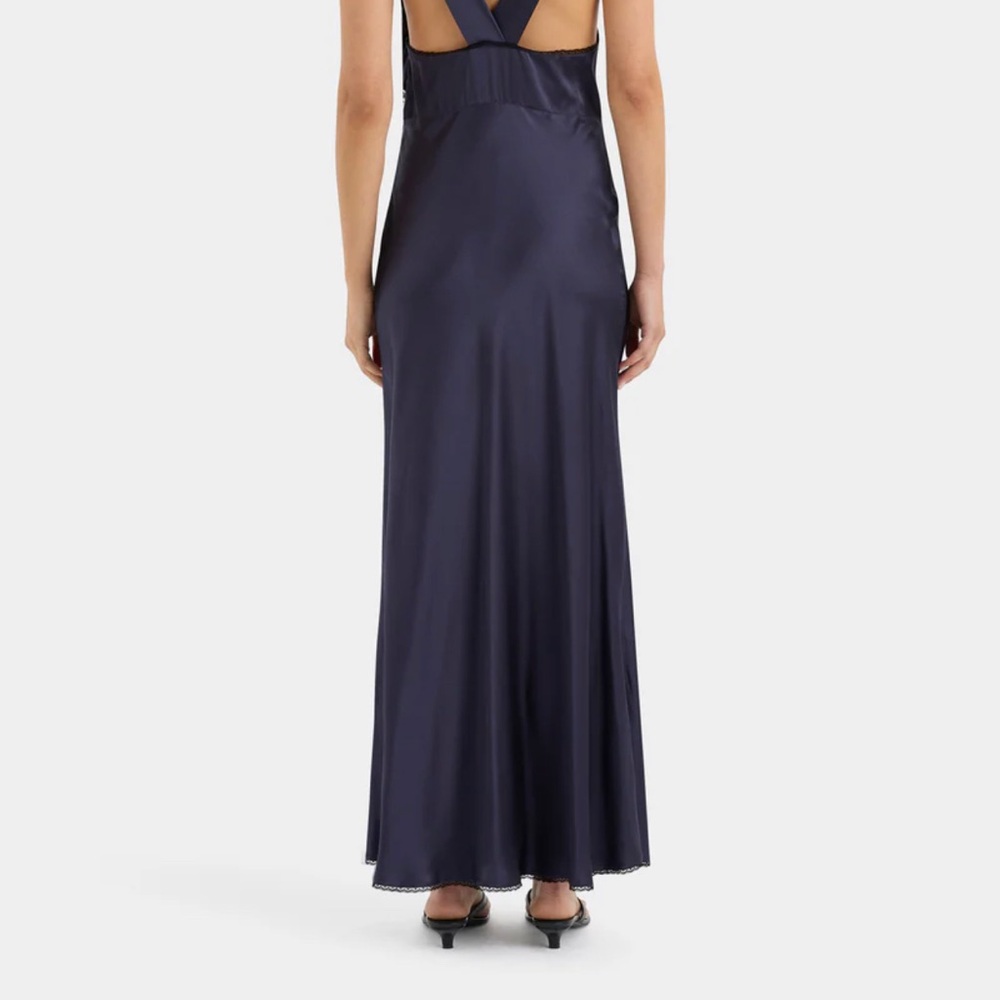 Stunning Sir. The label Aries dress in navy.
100% silk
Size 4 US 10
NWT - Picture 7 of 17